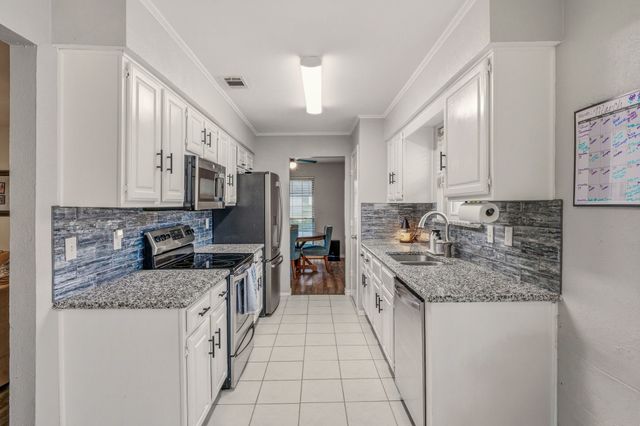 401 Meadow Ridge Drive, Cedar Hill, TX 75104