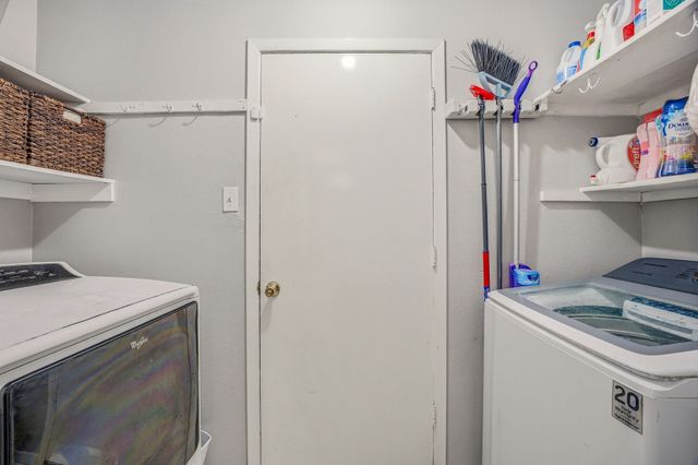 401 Meadow Ridge Drive, Cedar Hill, TX 75104