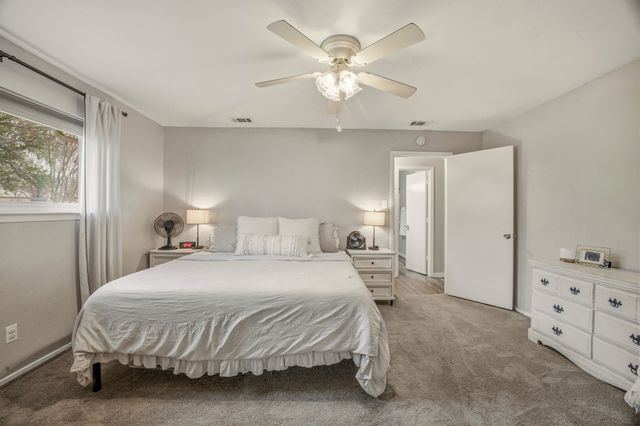 401 Meadow Ridge Drive, Cedar Hill, TX 75104