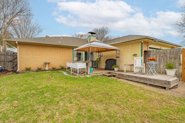 401 Meadow Ridge Drive, Cedar Hill, TX 75104