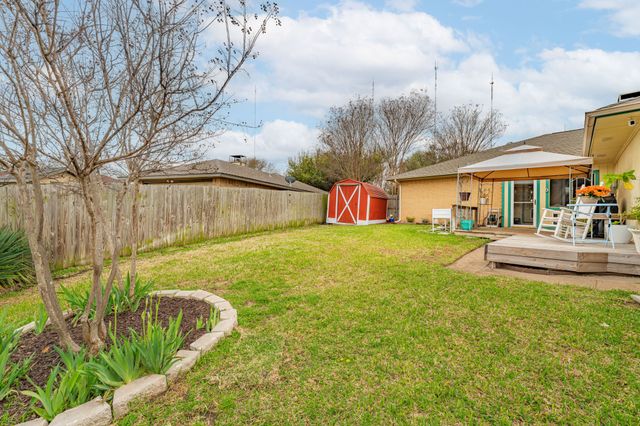 401 Meadow Ridge Drive, Cedar Hill, TX 75104