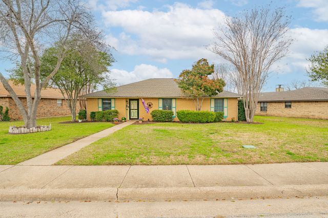 401 Meadow Ridge Drive, Cedar Hill, TX 75104