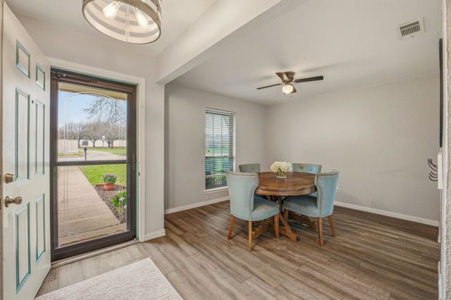 401 Meadow Ridge Drive, Cedar Hill, TX 75104