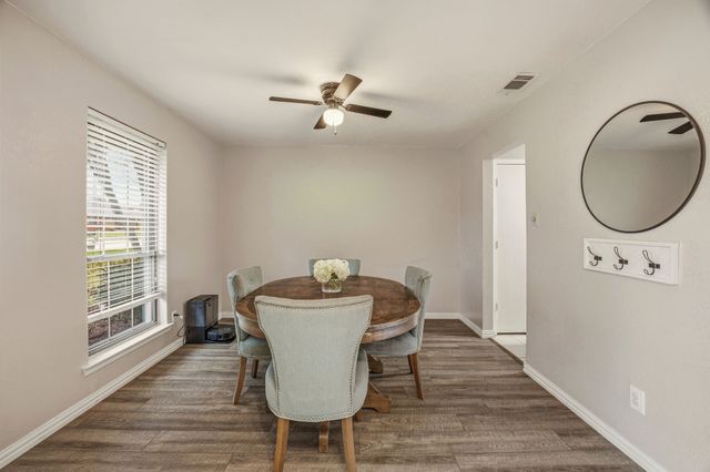 401 Meadow Ridge Drive, Cedar Hill, TX 75104