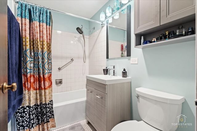 1550 Sandpebble Drive 209, Wheeling, IL 60090