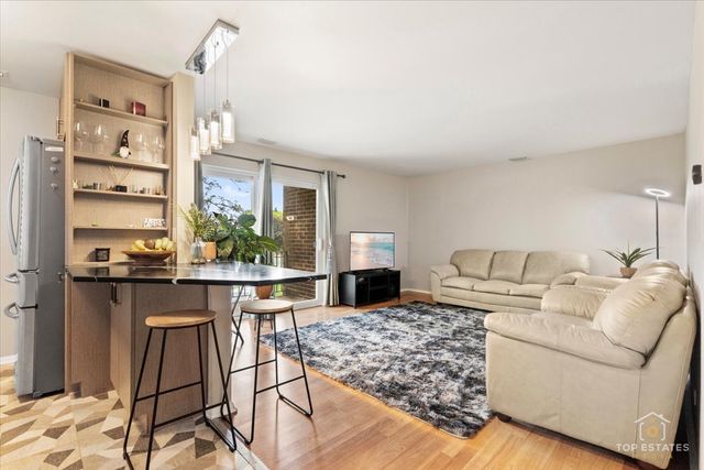 1550 Sandpebble Drive 209, Wheeling, IL 60090