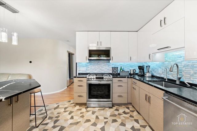 1550 Sandpebble Drive 209, Wheeling, IL 60090