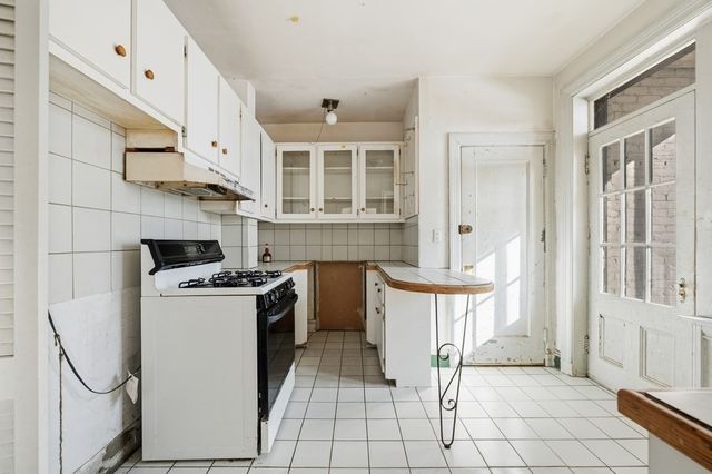 315 Tappan St 4, Brookline, MA 02446