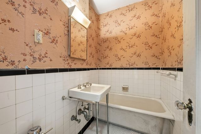 315 Tappan St 4, Brookline, MA 02446