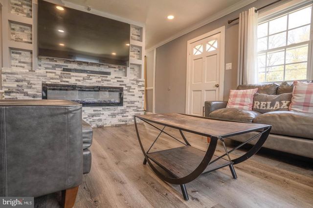 114 COLBURN DR, Manassas Park, VA 20111