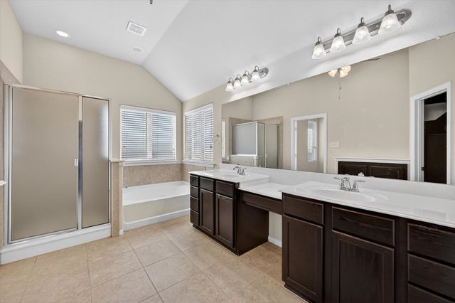 640 Ricochet Drive, Fort Worth, TX 76131