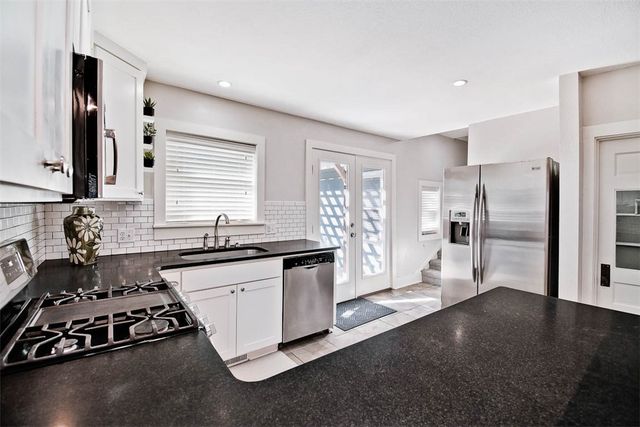 452 SW B Street, Bentonville, AR 72712