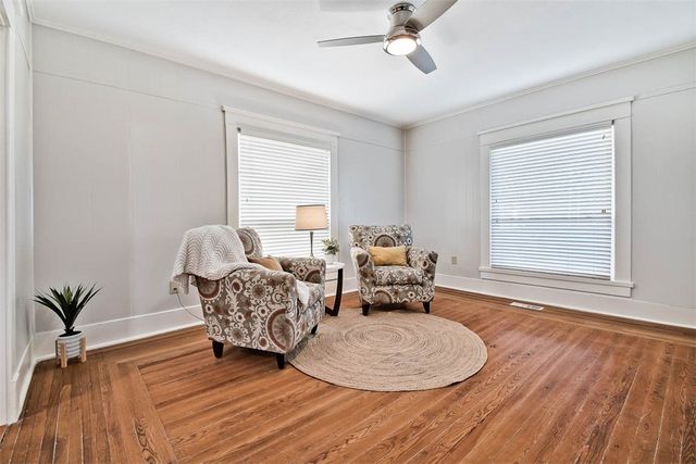 452 SW B Street, Bentonville, AR 72712