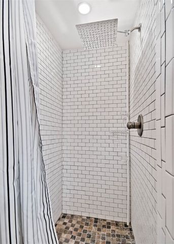 452 SW B Street, Bentonville, AR 72712