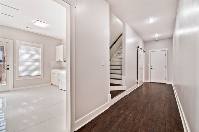 452 SW B Street, Bentonville, AR 72712