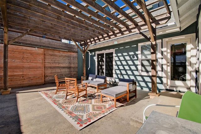 452 SW B Street, Bentonville, AR 72712