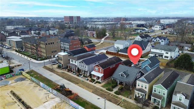 452 SW B Street, Bentonville, AR 72712