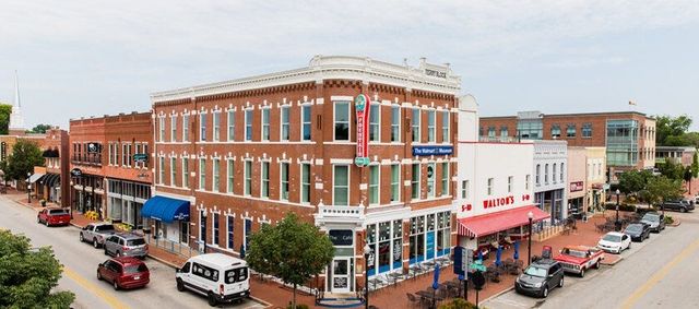 452 SW B Street, Bentonville, AR 72712