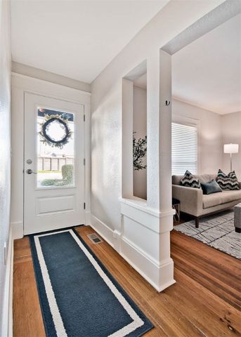 452 SW B Street, Bentonville, AR 72712