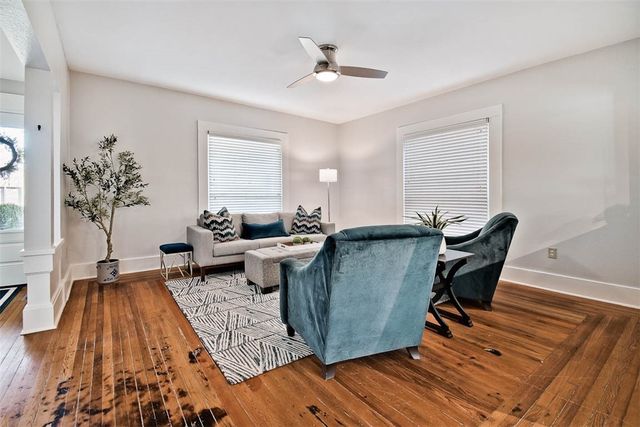 452 SW B Street, Bentonville, AR 72712