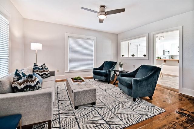 452 SW B Street, Bentonville, AR 72712