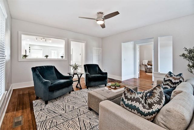 452 SW B Street, Bentonville, AR 72712