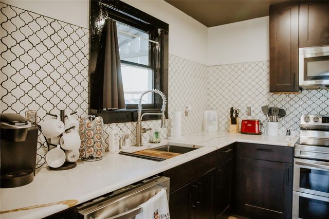 604 W Pecan ST, Johnson City, TX 78636