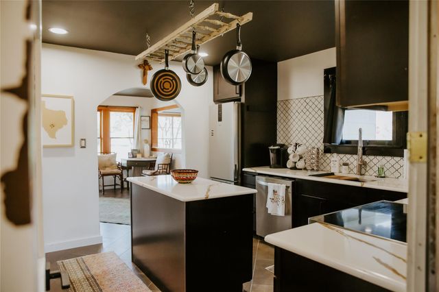 604 W Pecan ST, Johnson City, TX 78636