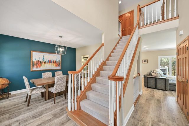 W262N2438 Deer Haven DRIVE, Pewaukee, WI 53072