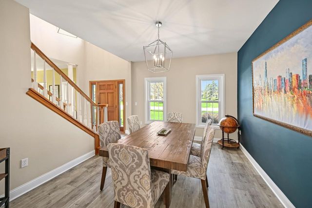 W262N2438 Deer Haven DRIVE, Pewaukee, WI 53072