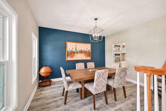 W262N2438 Deer Haven DRIVE, Pewaukee, WI 53072