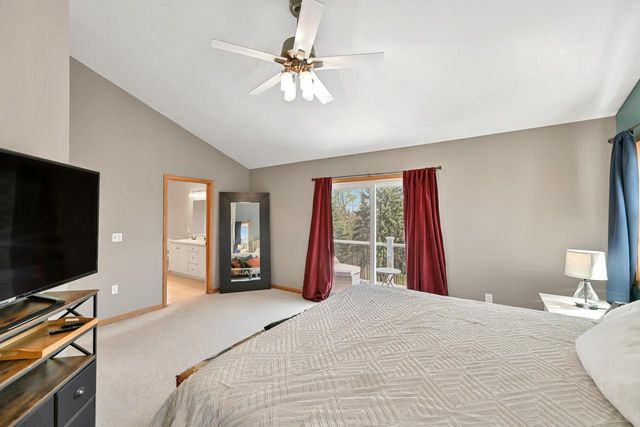 W262N2438 Deer Haven DRIVE, Pewaukee, WI 53072
