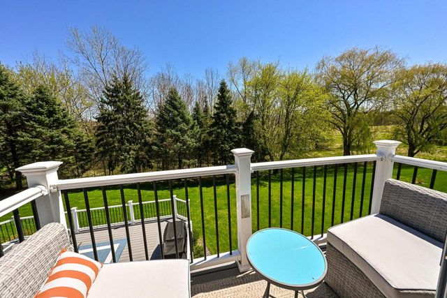 W262N2438 Deer Haven DRIVE, Pewaukee, WI 53072