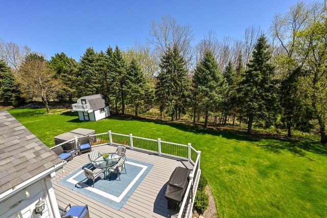 W262N2438 Deer Haven DRIVE, Pewaukee, WI 53072
