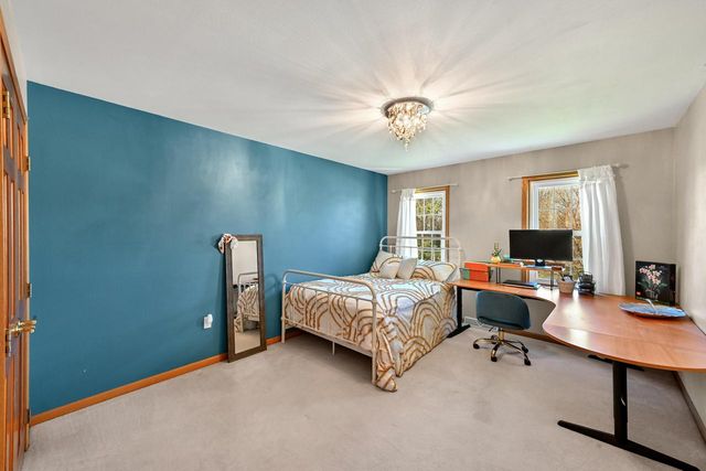 W262N2438 Deer Haven DRIVE, Pewaukee, WI 53072