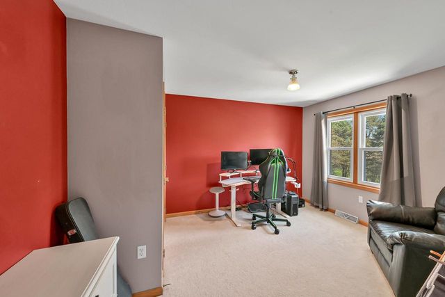 W262N2438 Deer Haven DRIVE, Pewaukee, WI 53072