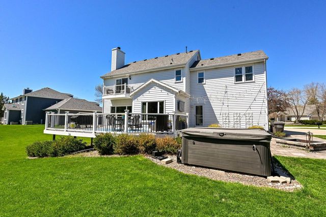 W262N2438 Deer Haven DRIVE, Pewaukee, WI 53072