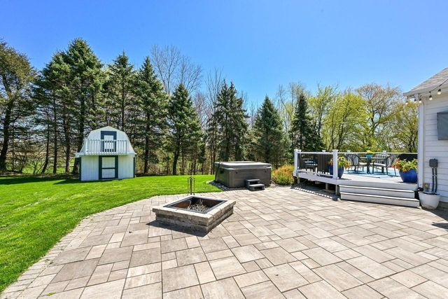 W262N2438 Deer Haven DRIVE, Pewaukee, WI 53072