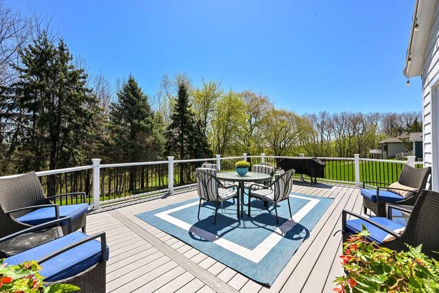 W262N2438 Deer Haven DRIVE, Pewaukee, WI 53072