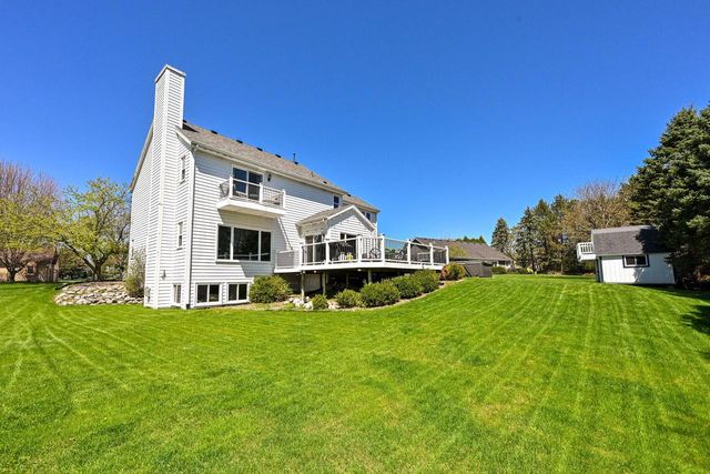 W262N2438 Deer Haven DRIVE, Pewaukee, WI 53072