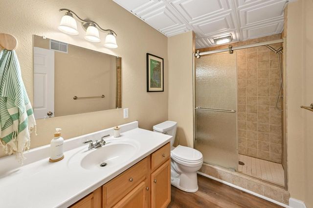 W262N2438 Deer Haven DRIVE, Pewaukee, WI 53072