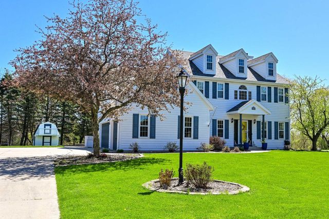 W262N2438 Deer Haven DRIVE, Pewaukee, WI 53072