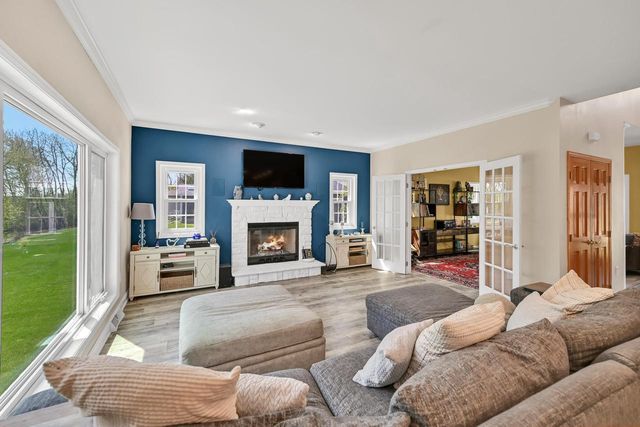 W262N2438 Deer Haven DRIVE, Pewaukee, WI 53072