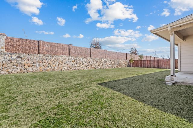 2105 Myrtle Beach Drive, Fort Worth, TX 76108