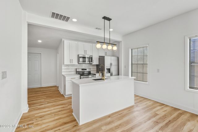 526 E 3RD Street, Jacksonville, FL 32206