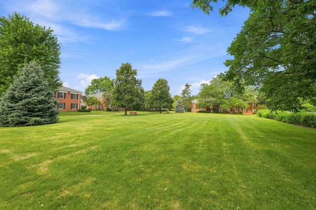 540 Devonshire Lane 7, Crystal Lake, IL 60014