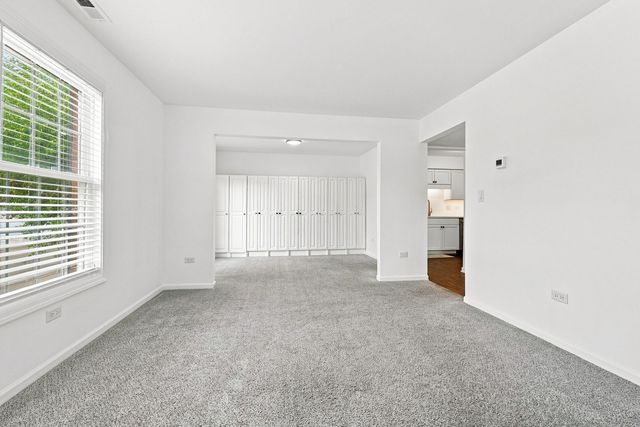 540 Devonshire Lane 7, Crystal Lake, IL 60014