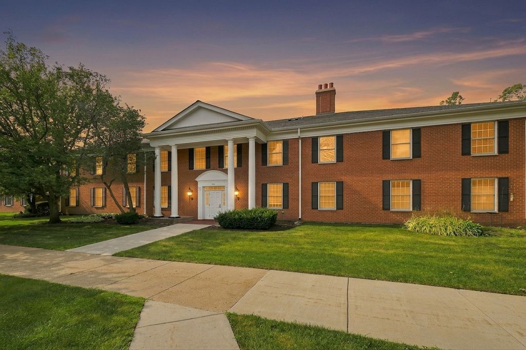 540 Devonshire Lane 7, Crystal Lake, IL 60014