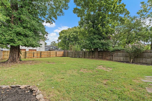 221 Treutland Ave, Nashville, TN 37207