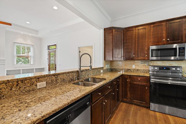 221 Treutland Ave, Nashville, TN 37207